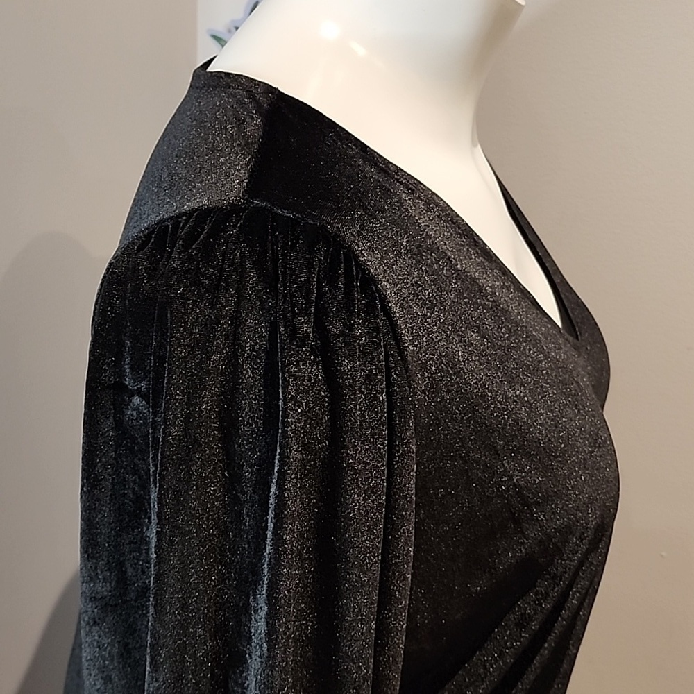 Torrid - Stretch Velvet V-Neck Long Sleeve Bodysuit in Deep Black​​​​​​​​ - Picture 8 of 15